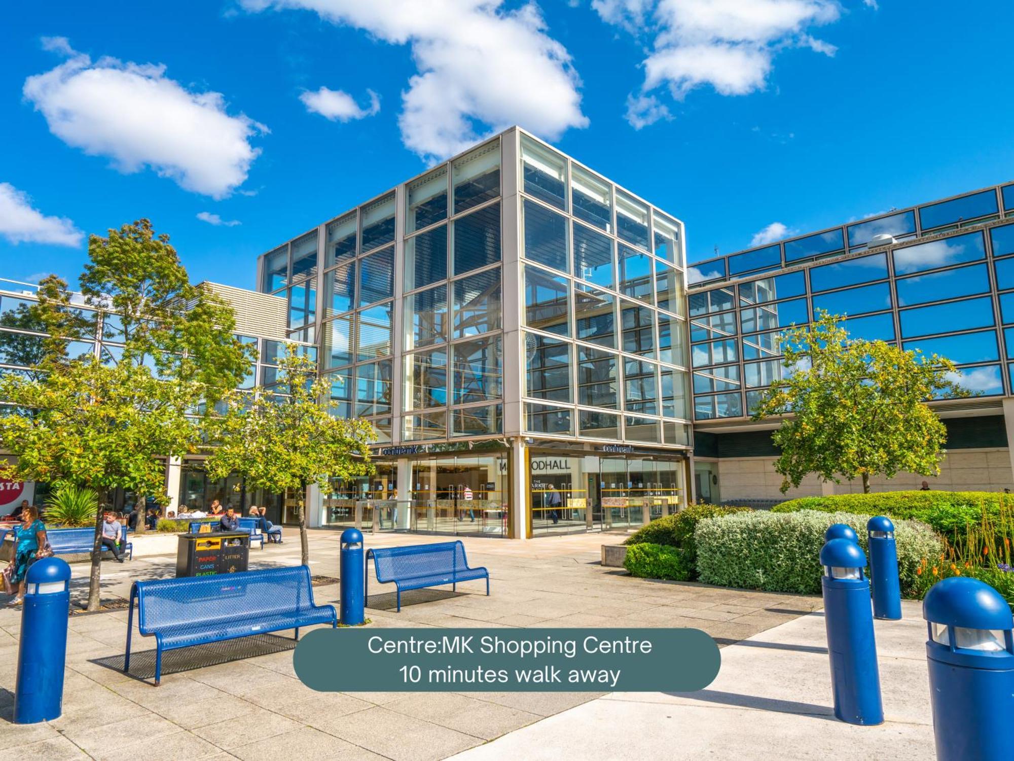 Penthouse Oasis: City Centre Retreat with Balcony and Entertainment Milton Keynes Exterior photo