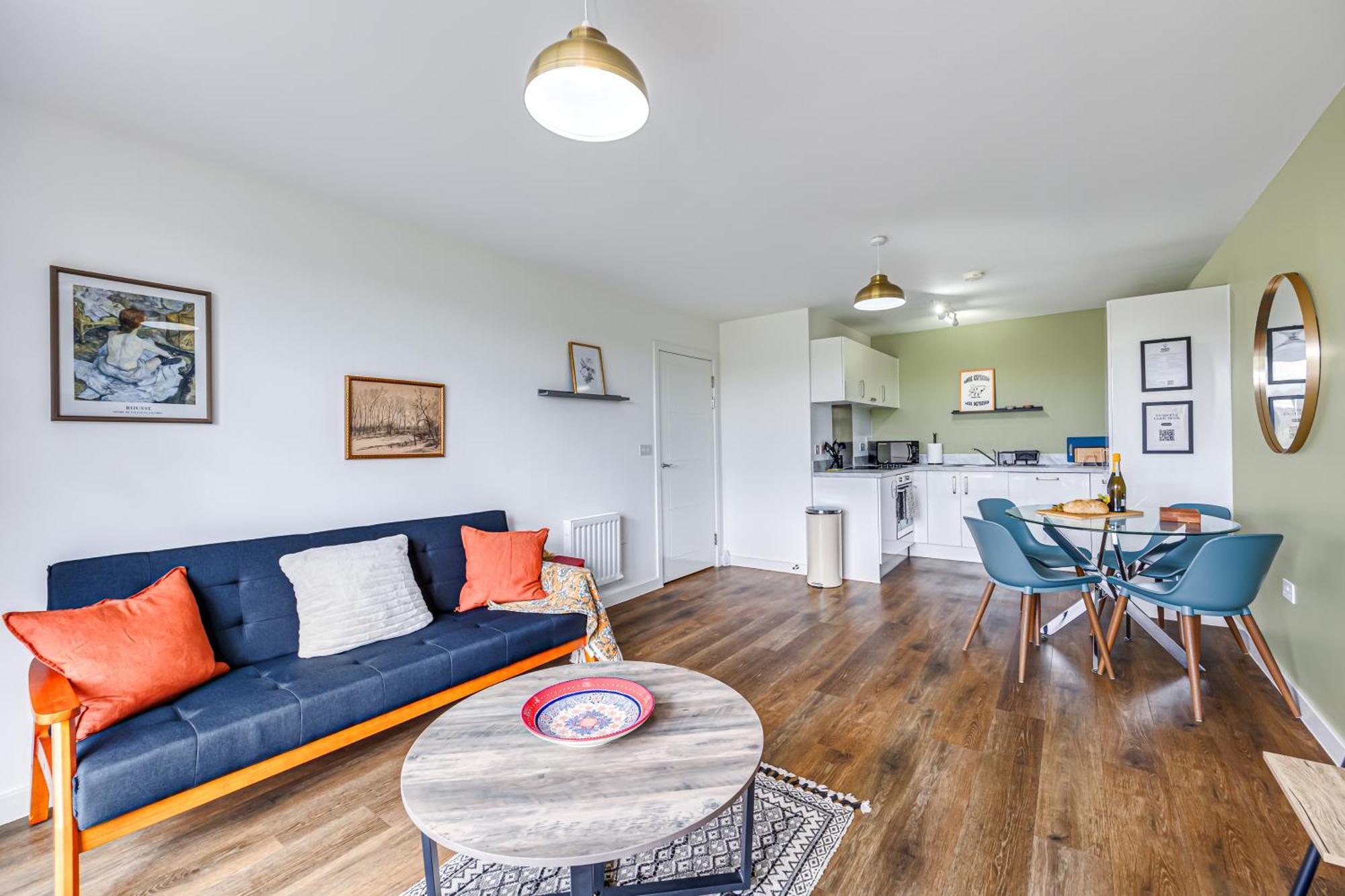 Penthouse Oasis: City Centre Retreat with Balcony and Entertainment Milton Keynes Exterior photo